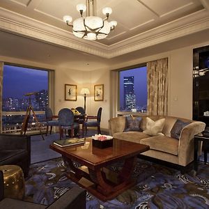 Grand Deluxe King Suite